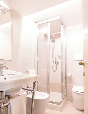 Classic Apartment | Bathroom