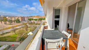 Outdoor dining - Apt. 4 pax. Fenals, LLoret de mar con piscina y a pocos metros de la playa (Lloret de Mar)