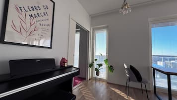 Apartment, 1 Bedroom, Accessible | Living room