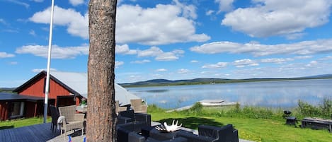 Casa, 3 habitaciones, balcón, vista al jardín | Terraza o patio