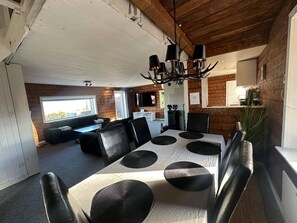 Casa, 3 habitaciones, balcón, vistas al jardín | Comedor