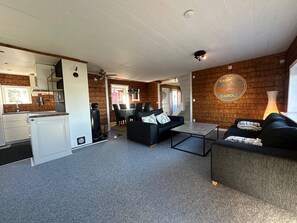 Hus - 3 soveværelser - balkon - udsigt til have | Opholdsområde