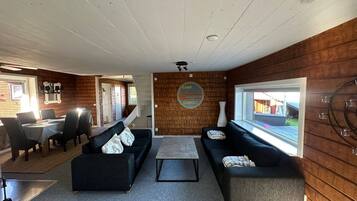House, 3 Bedrooms, Balcony, Garden View | Lounge