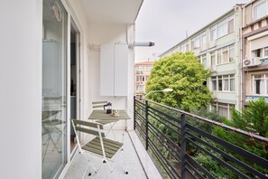 Unclassified image, 3 of 45, button - Bright & Spacious 2 Bedroom Family Apartment in Vibrant Moda (İstanbul)