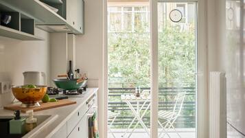 Fridge, oven, stovetop, dishwasher