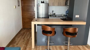 茶具/咖啡用具、冰箱、微波炉、烤箱
