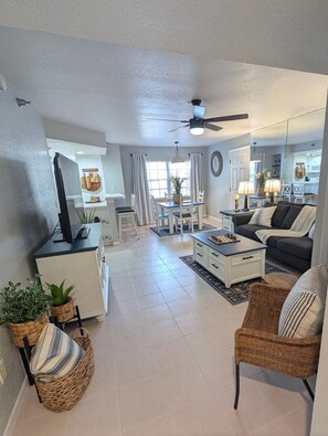 Smart TV - Coastal Breeze - Easy Second Floor Comfort in the Fountains (Lutz)
