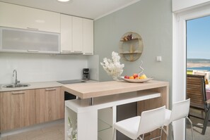 Kaffetrakter/tekoker, kjøleskap, ovn og oppvaskmaskin