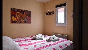 StrykjÀrn/strykbrÀda, wi-fi och sÀngklÀder