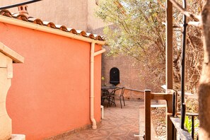 Outdoor dining - Les Oliviers de La Romarine (Cassis)