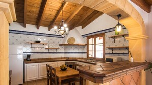 Coffee/tea maker, fridge, microwave, oven - Villa for 6 people with private pool (Inca)