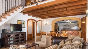 TV - Villa for 6 people with private pool (Inca)