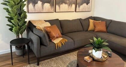 Rose - Modern home in West Edmonton w/ 4 Bedrooms