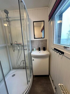 Bathroom - Camp Caroli Family House (Jukkasjarvi)