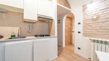 Apartamento (1 Bedroom) | Cozinha americana privada | Micro-ondas, máquina de café expresso, chaleira elétrica