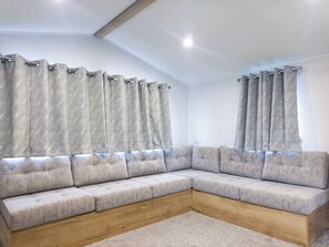 Casa, 3 camere da letto, vista giardino | Soggiorno | Libri