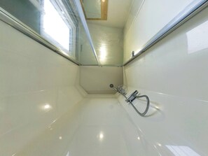 Maison, 3 chambres, vue jardin | Salle de bain