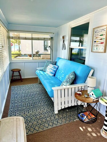 Spacious 4-bedroom house in lovely Manitou Beach-Devils Lake with AC