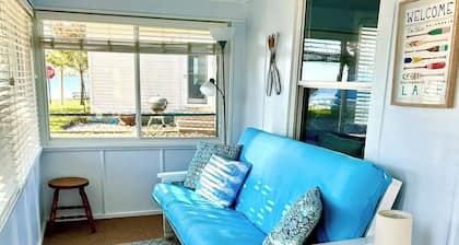 Spacious 4-bedroom house in lovely Manitou Beach-Devils Lake with AC