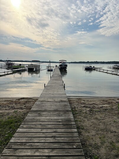 Spacious 4-bedroom house in lovely Manitou Beach-Devils Lake with AC