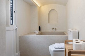 อพาร์ทเมนท์ (1 Bedroom) | ห้องน้ำ | อ่างอาบน้ำและฝักบัวแยกจากกัน, ของใช้ในห้องน้ำฟรี, ไดร์เป่าผม, ผ้าเช็ดตัว