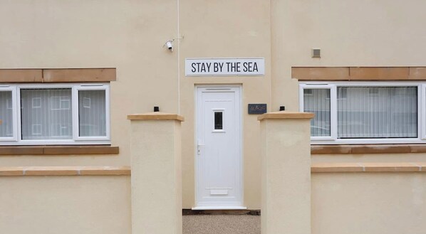 Exterior detail - Stay by the Sea, Sleeps 14, Air Con & Parking (Blackpool)