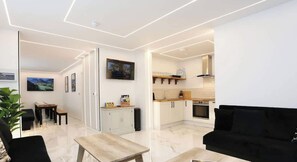 TV, offices - Stay by the Sea, Sleeps 14, Air Con & Parking (Blackpool)