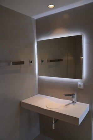 Håndklær, såpe, sjampo og toalettpapir