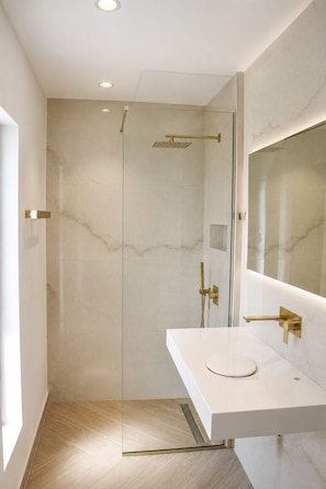 Towels, soap, shampoo, toilet paper - Ela Mare Hotel (Malia)