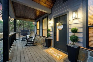 Terrace/patio - Intentional comfort meets laid-back cabin fun (Broken Bow)