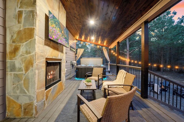 Property grounds - Intentional comfort meets laid-back cabin fun (Broken Bow)