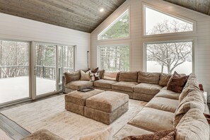 Interior - Hot Tub, Dock & Sauna! 'lake Wisconsin Retreat' (Prairie du Sac)