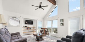 Smart TV, offices - Come and Relax at On The Beach (Galveston)