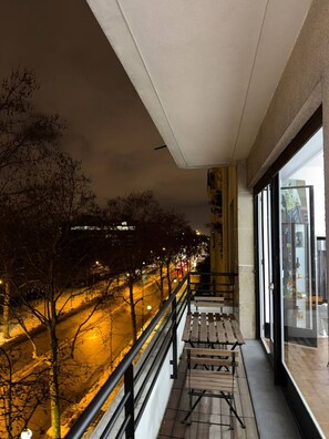 Property grounds - Paris stay one minute from RER C (three Eiffel Tower stops) (PARIS)