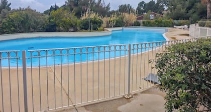 Le Liouquet - Location T2 avec piscine et bord de mer Ă 4 min Ă pied