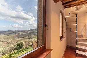 Interior - Modern House in Central Montepulciano, Tuscany Apt (Montepulciano)
