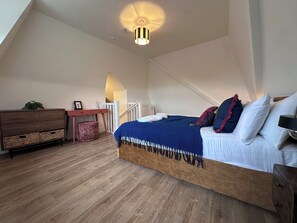Unclassified image, 5 of 28, button - 1000sft 2 bed Penthouse in Leyburn’s Iconic Bank (Leyburn)
