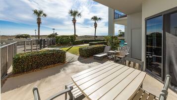 Condo, 2 Bedrooms | Outdoor dining