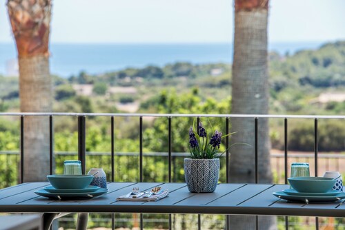 Luxury Villa Overlooking Sea