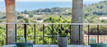 Luxury Villa Overlooking Sea