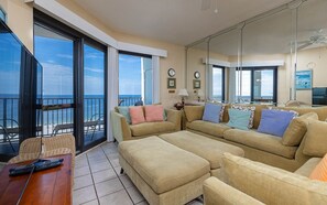 コンドミニアム 2 ベッドルーム | リビング エリア