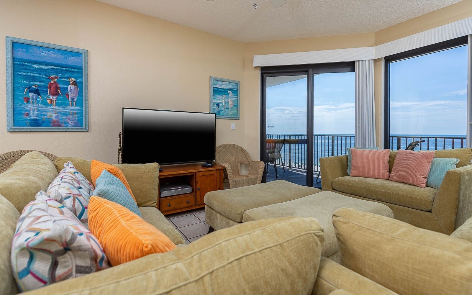 Condo, 2 Bedrooms | Living area