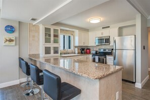 Condo, 3 habitaciones | Cocina privada | Refrigerador, horno, cafetera y tetera y tostadora 