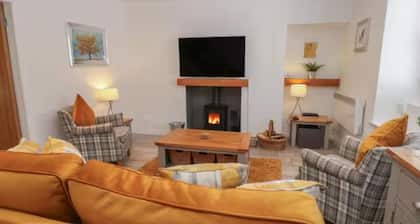 Bumblebee Cottage opposite Aysgarth Falls