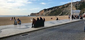 Beach nearby - Sunao Apartment Nazaré – 30m from the Beach, Ideal for Families and Friends (Nazaré)
