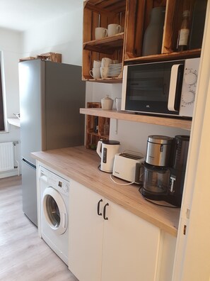 Mikrowelle, Ofen, Herdplatte, Geschirrspüler