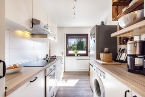 Mikrowelle, Ofen, Herdplatte, Geschirrspüler