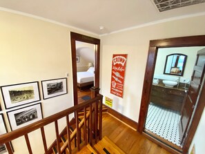 3 habitaciones, tabla de planchar con plancha, wifi y ropa de cama