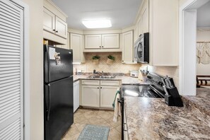 Mikrowelle, Ofen, Herdplatte, Geschirrspüler