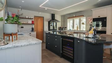 Lava-louças, talheres/pratos/utensílios de cozinha